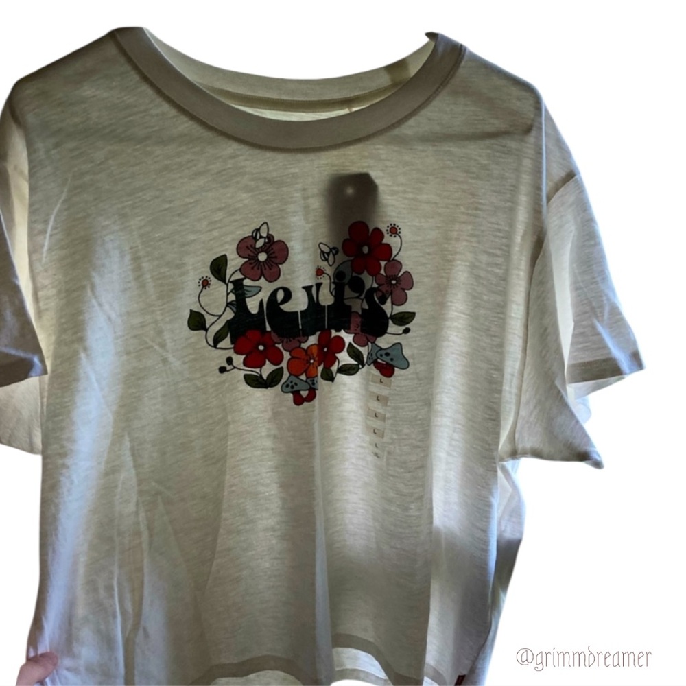 Two NWT Levi’s T-Shirts 🪴